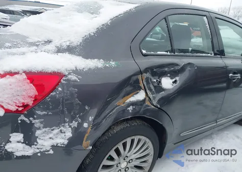 2010 Suzuki Kizashi Sls z USA, uszkodzony, nr VIN JS2RF9A70A6100478